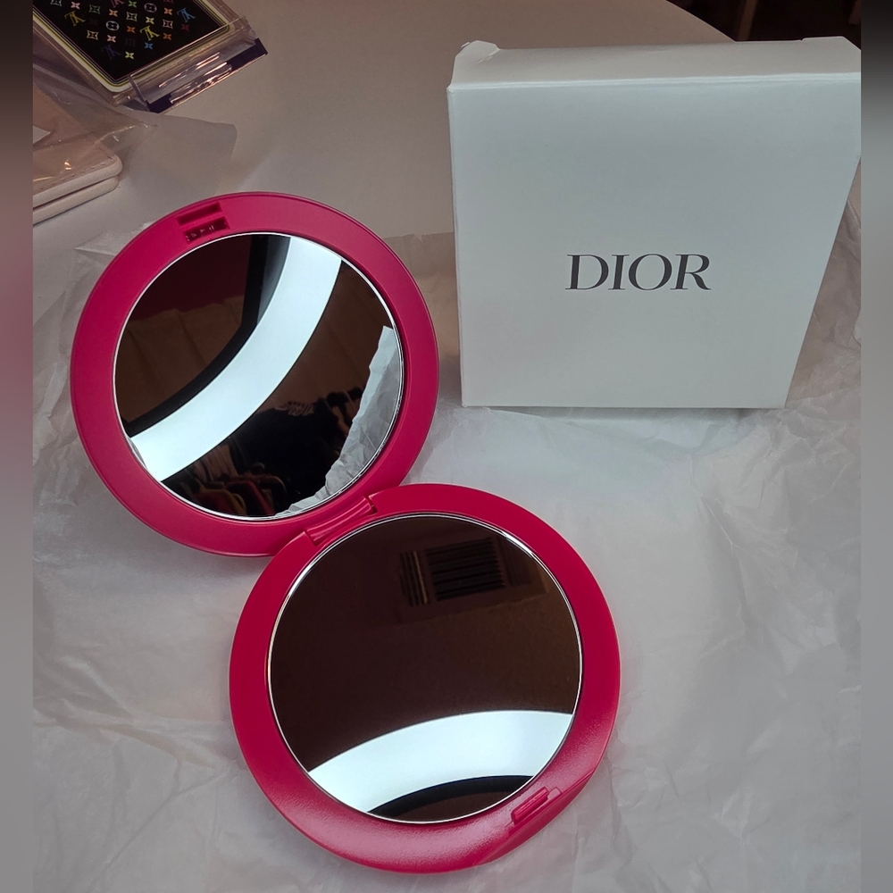 NEW Dior Cannage Heart Dual Compact Mirror! - Picture 6 of 10